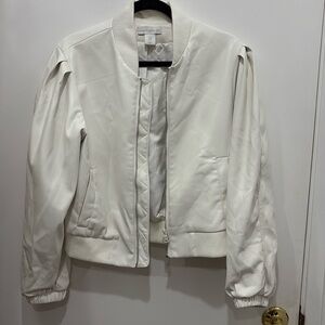 Fake leather white zip up jacket with pockets size medium house of Harlow 1960